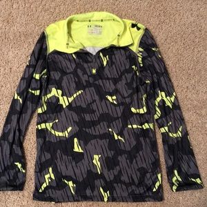 Boys Soze Medium Under Armour  L/S zipup pullover